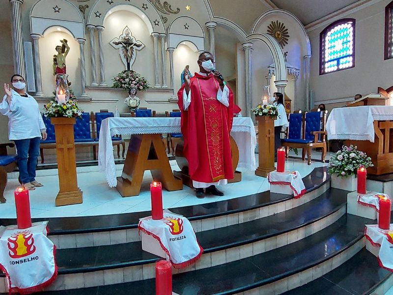 Paróquia Bom Jesus, em Brumado-BA, celebra a solenidade de Pentecostes